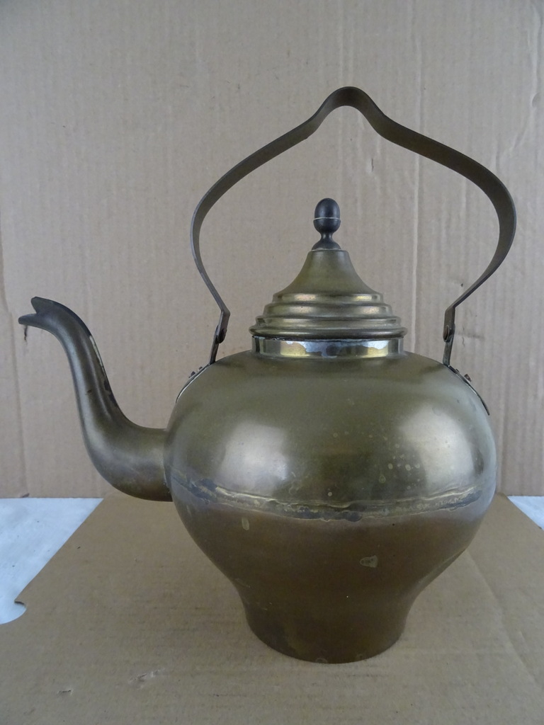 Antieke koperen waterketel of theepot Antieke koperen waterketel of theepot