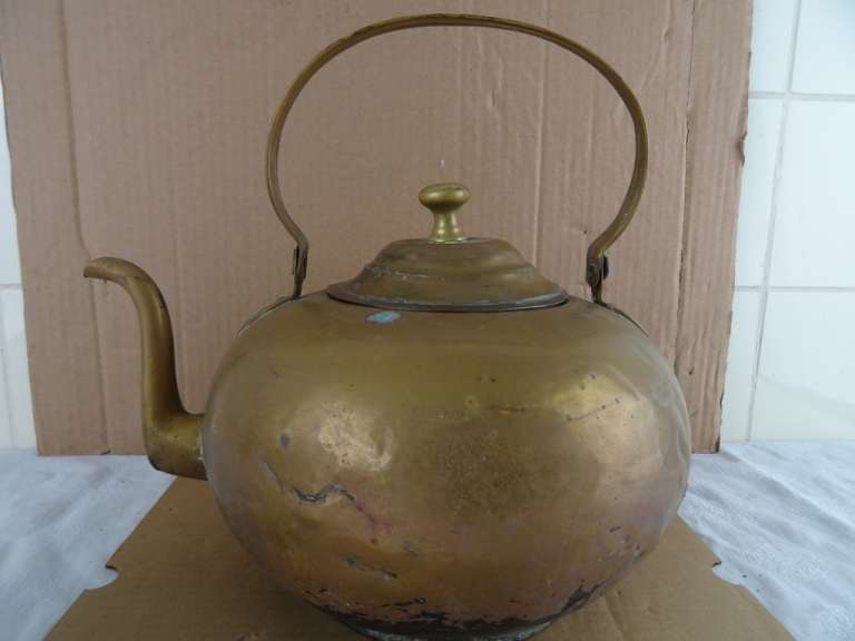 Antieke koperen waterketel