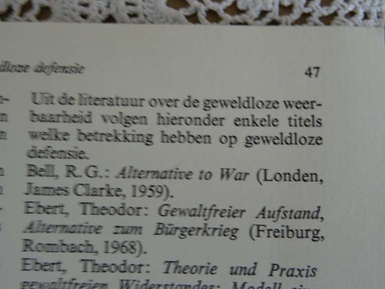 Drs. E.A. Huisman e.a. Afscheid van het geweld