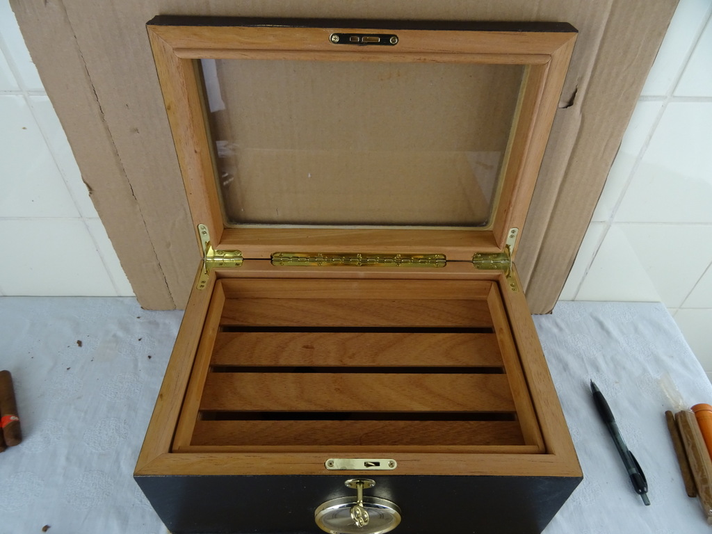 Houten humidor TCM met sigaren - Afbeelding 8