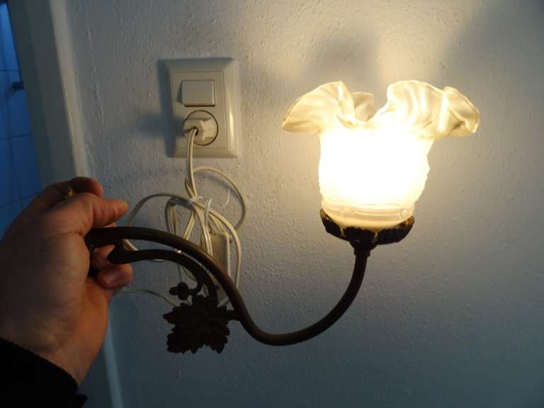 Antieke wandlamp in romantische stijl