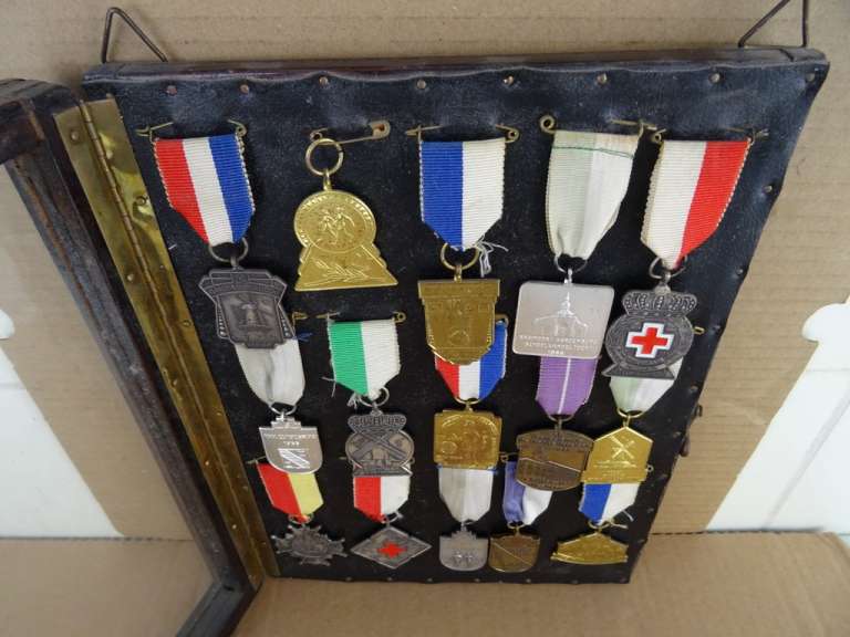 Collectie vintage medailles wandeltochten