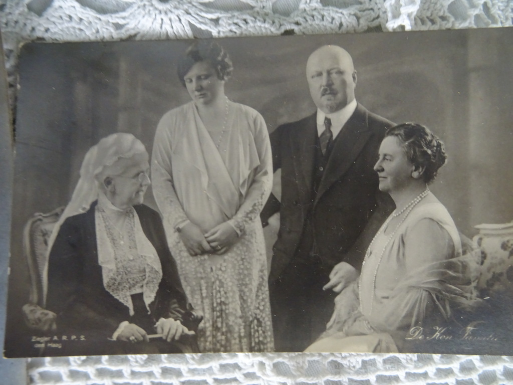 Collectie krantenknipsels over vorstenhuizen - Afbeelding 50