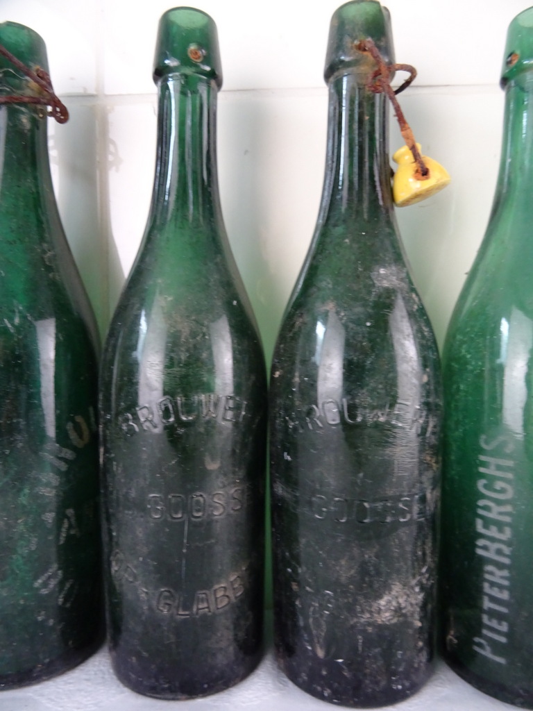 Antieke Belgische bierflessen - Afbeelding 9