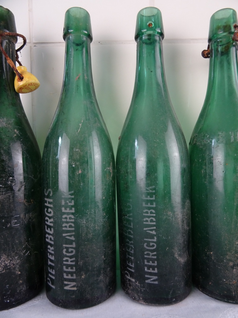 Antieke Belgische bierflessen - Afbeelding 11