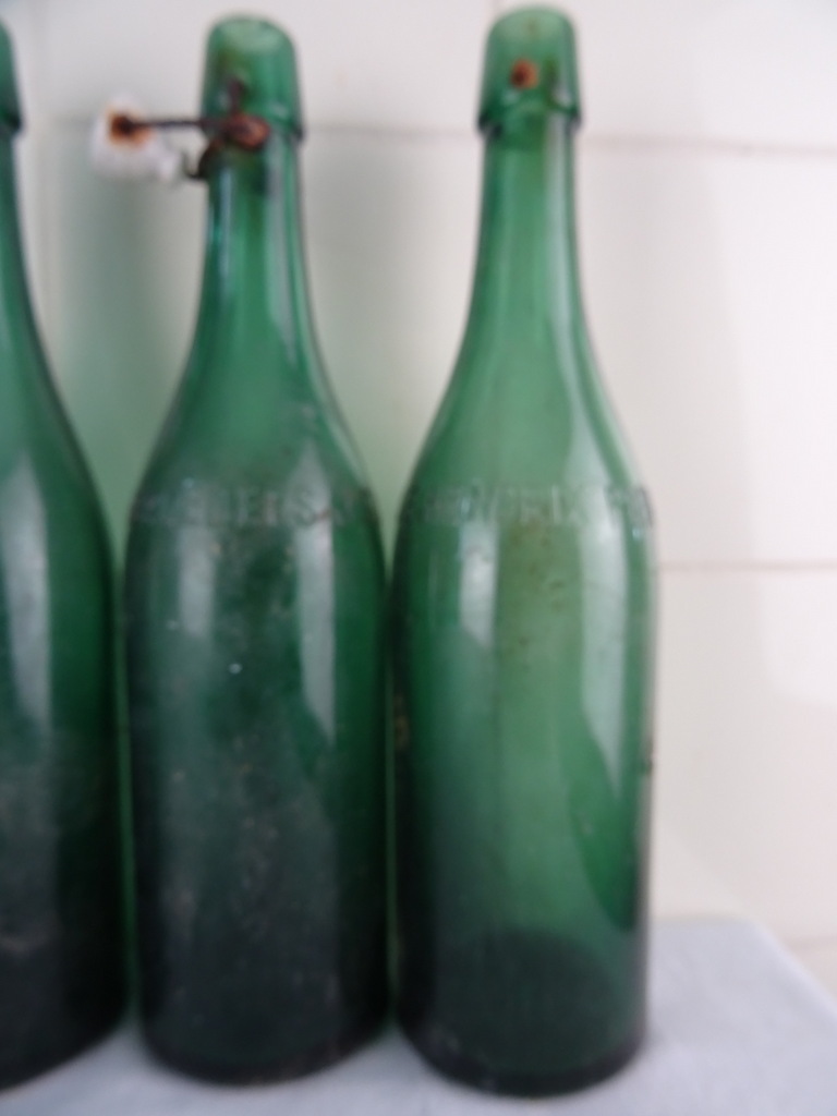 Antieke Belgische bierflessen - Afbeelding 12