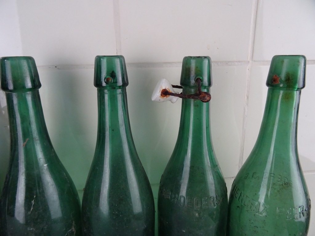 Antieke Belgische bierflessen - Afbeelding 17