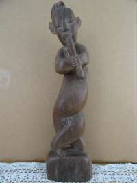 Antiek houten beeld Man met fluit 34 cm