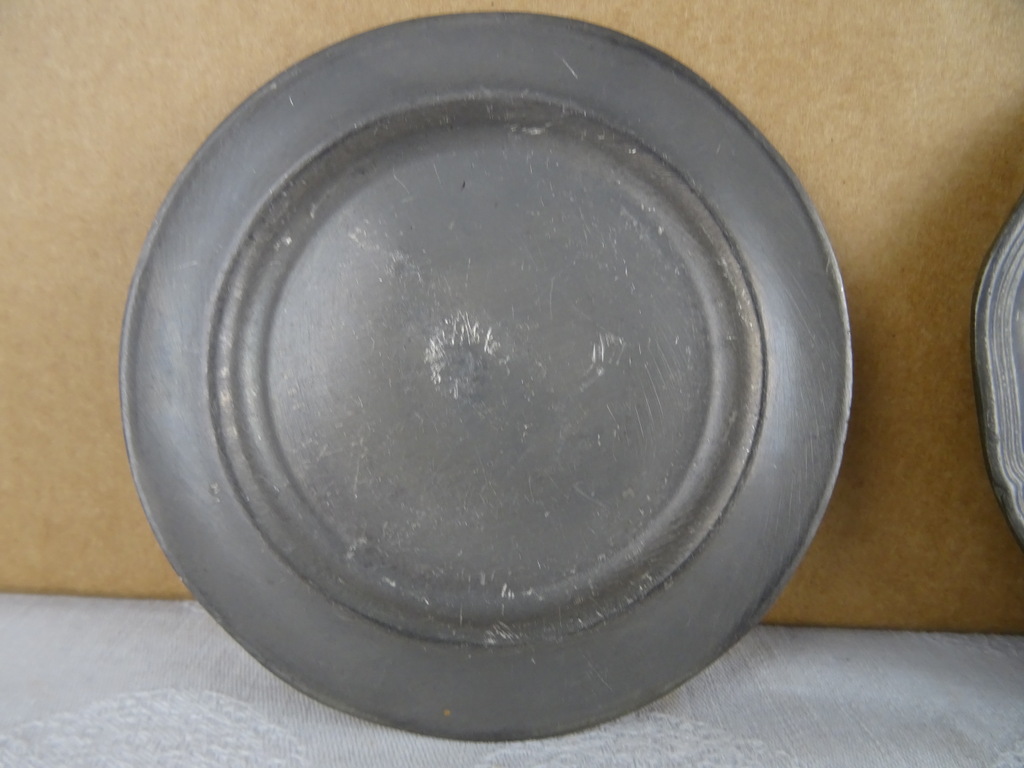 Collectie antieke bordjes tin legering - Afbeelding 2