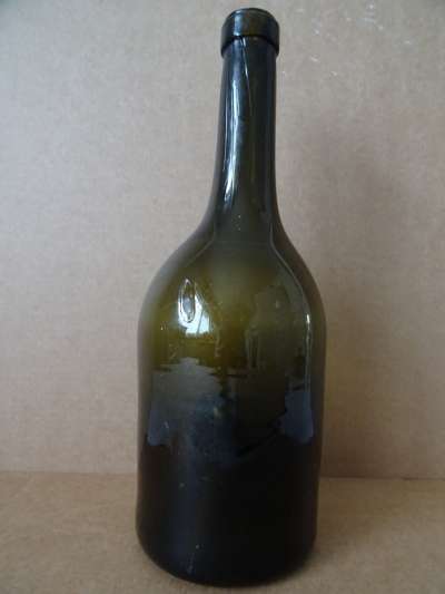 18e-eeuwse Bodemvondst glazen wijnfles