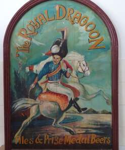 Vintage houten reclamebord The Royal Dragoon