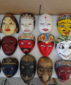 Collectie houten maskers