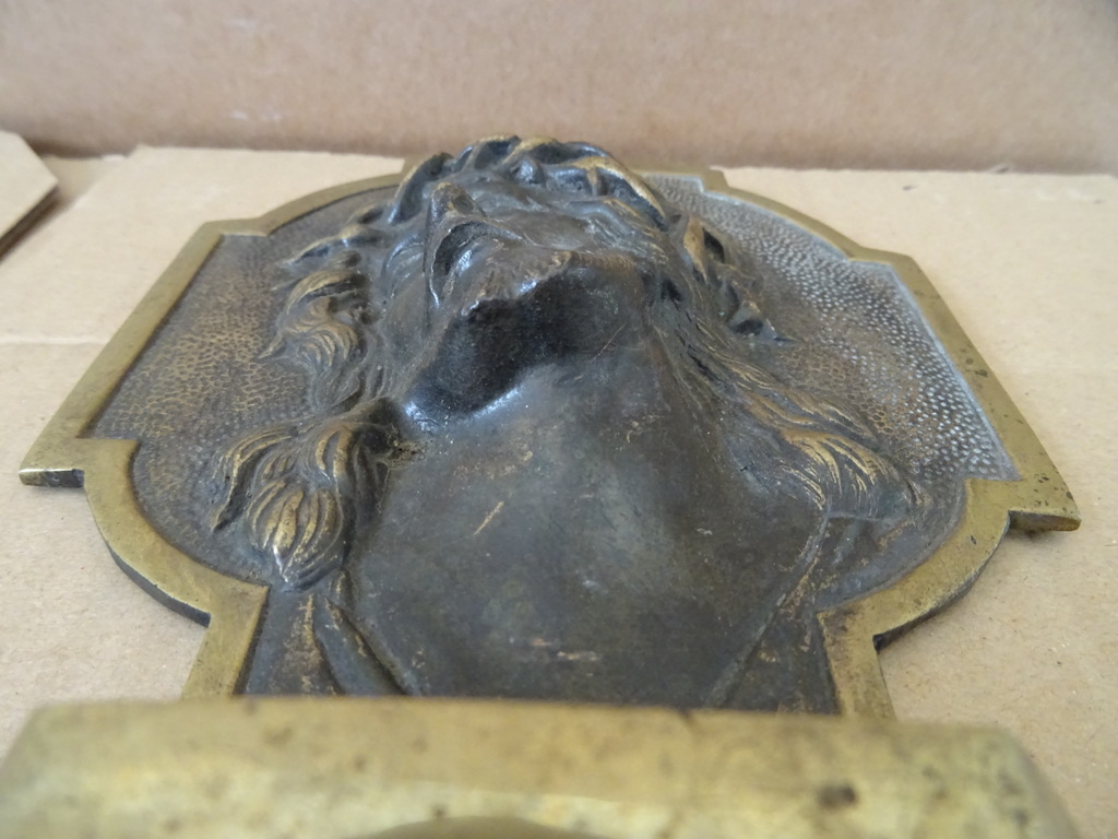 Antiek bronzen wijwaterbakje Jezus Christus - Afbeelding 5