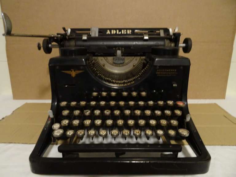 Antieke typemachine Adler Standard
