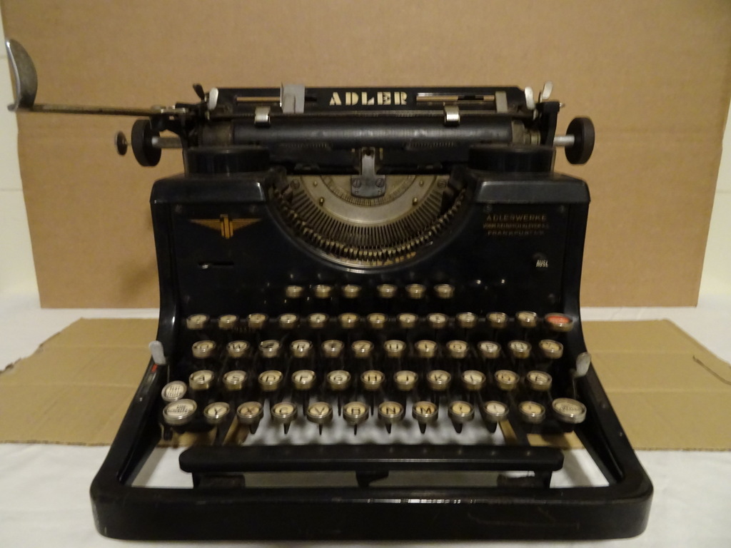 Antieke typemachine Adler Standard