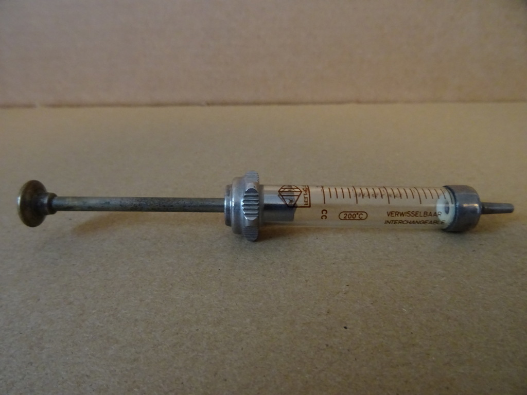 Antieke glazen injectiespuit