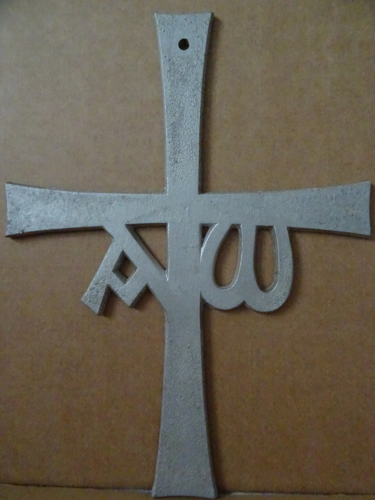 Metalen kruis Alpha en Omega