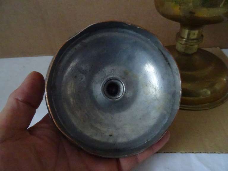 Antieke koperen urn of kelk