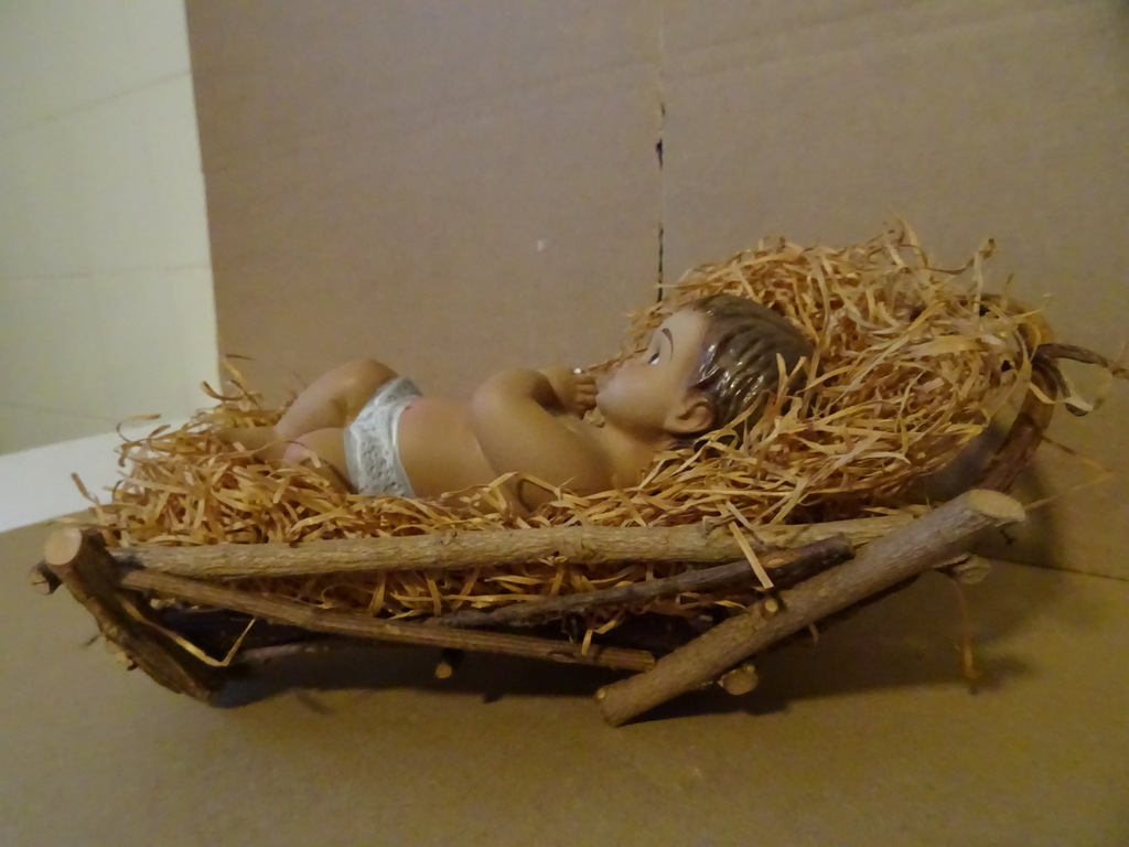 Kindje Jezus in houten kribbe - Afbeelding 9