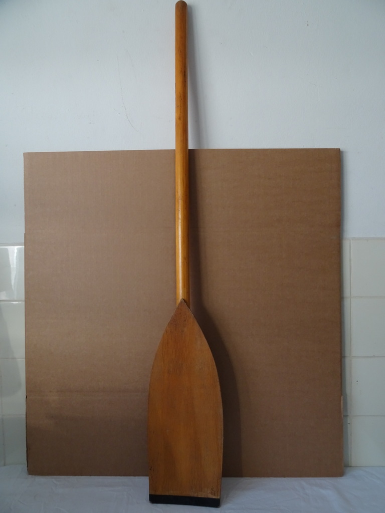 Antieke houten roeispaan