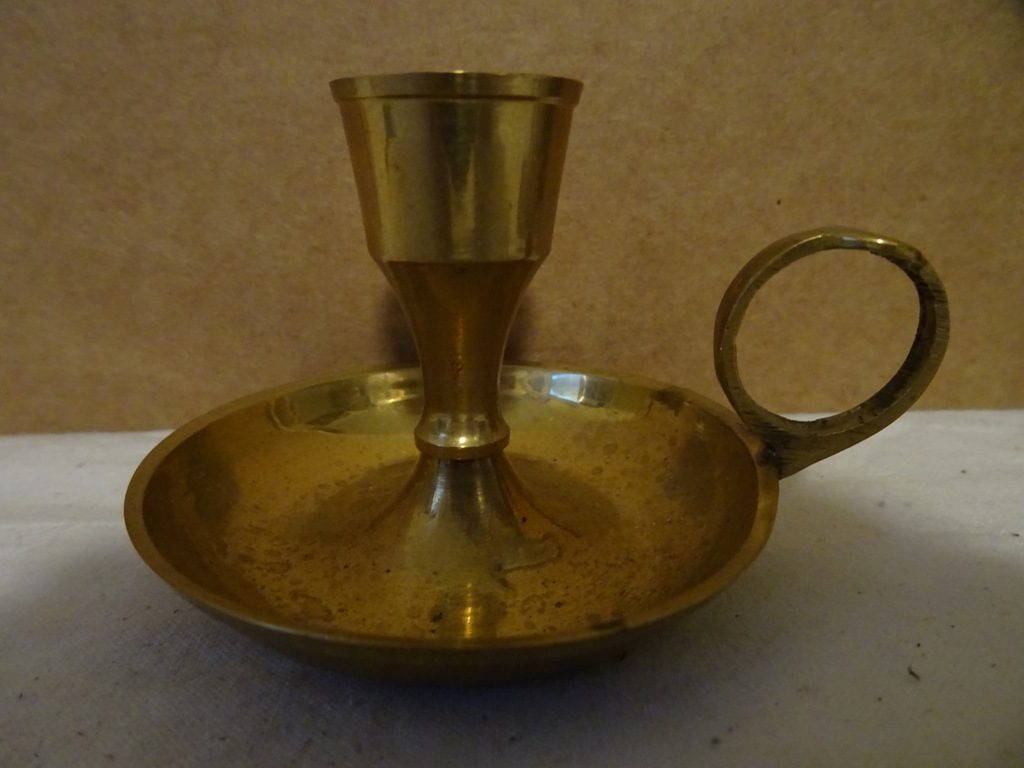 Elegante kleine oorkandelaar
