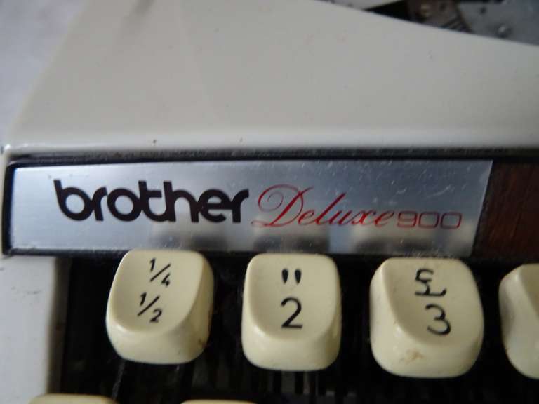 Vintage typemachine brother Deluxe 900