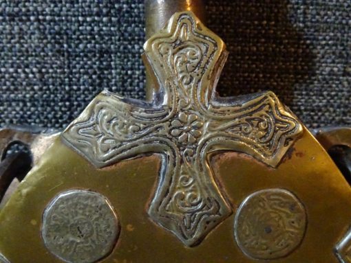 Antieke koperen kruitfles Islamitisch Joods en Christelijk