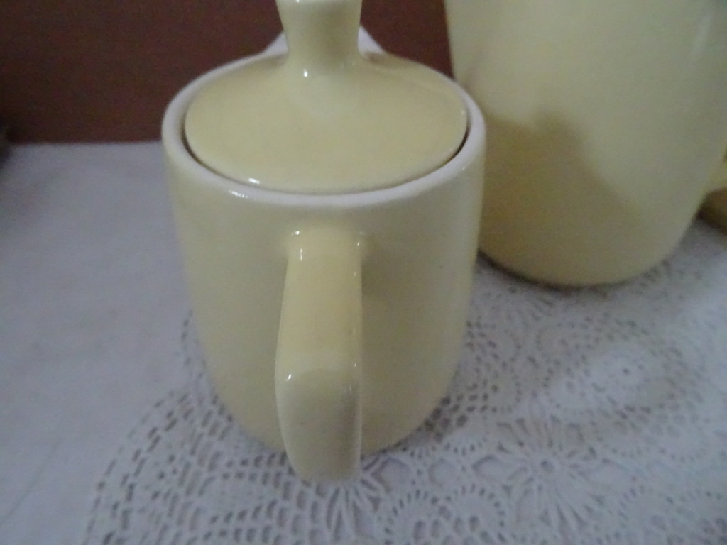 Antieke pastel gele theepotten Melitta los te koop Antieke pastel gele theepotten Melitta los te koop