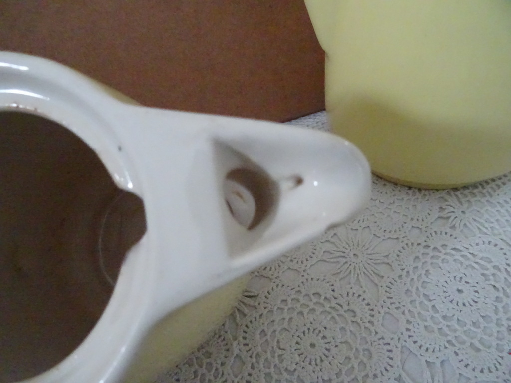 Antieke pastel gele theepotten Melitta los te koop Antieke pastel gele theepotten Melitta los te koop