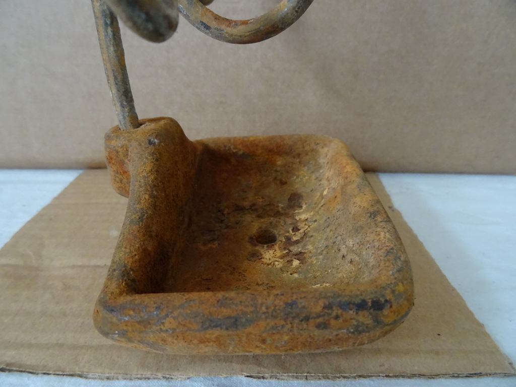 Antiek zeepbakje kledinghanger mijnen Antiek zeepbakje kledinghanger mijnen