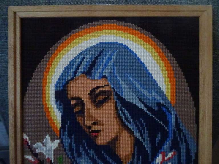 Alternative view of Geborduurd portret Maria Volkskunst