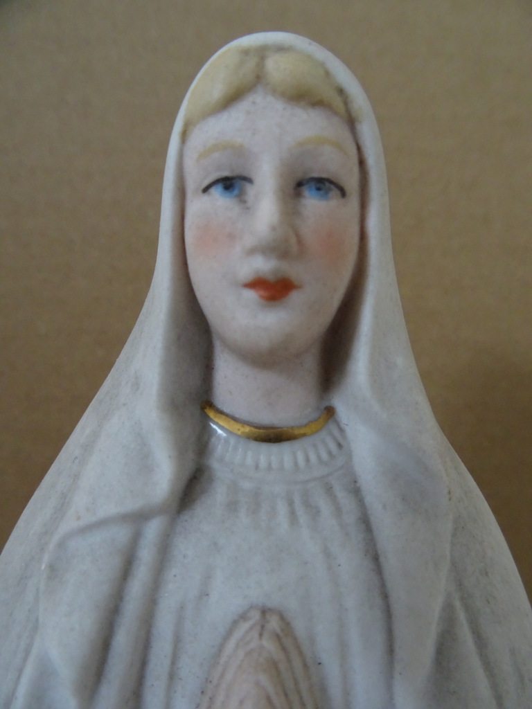 Antiek porseleinen Mariabeeld ND. de Lourdes - Curiosa en Kunst.nl