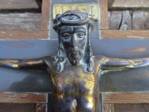 Art deco kruisbeeld met engelen