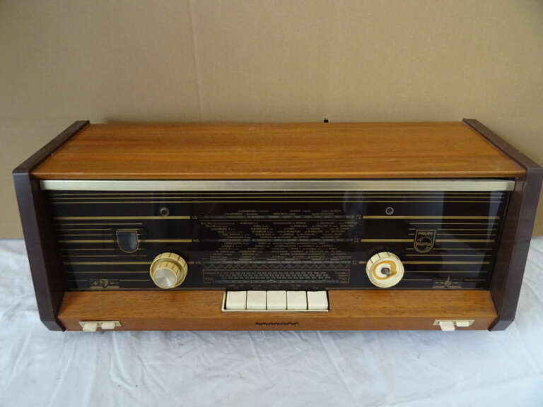 Vintage Philips radio B4X23A/01