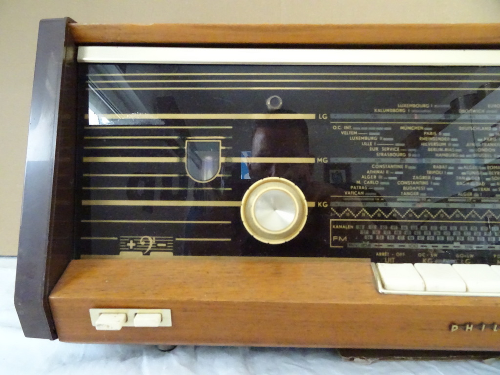 Vintage Philips radio B4X23A/01 - Afbeelding 3
