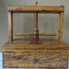 Antieke houten linnenpers