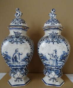 18e-eeuwse Delfts blauwe De Paauw of Franse vazen