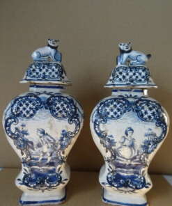 18e-eeuwse Delfts blauwe vazen