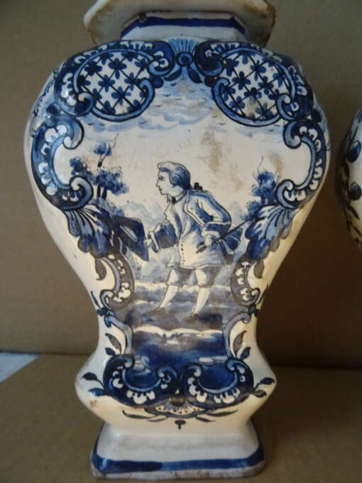18e-eeuwse Delfts blauwe De Paauw of Franse vazen