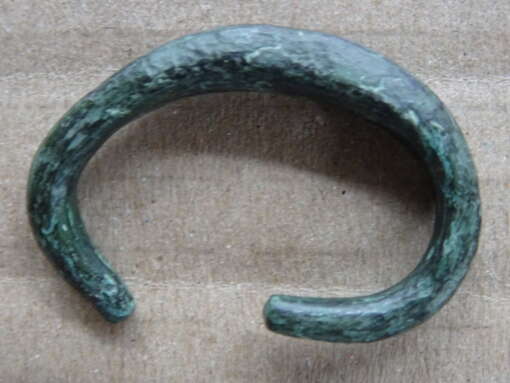 Bodemvondst middeleeuwen bronzen amulet