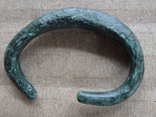 Bodemvondst middeleeuwen bronzen amulet Vikingtijd