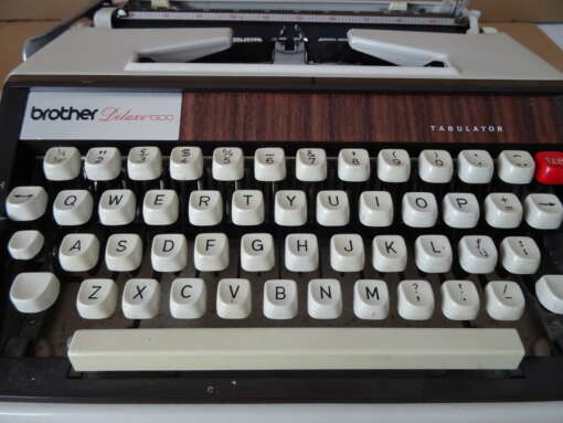 Vintage typemachine Brother Deluxe 1300 Tabulator