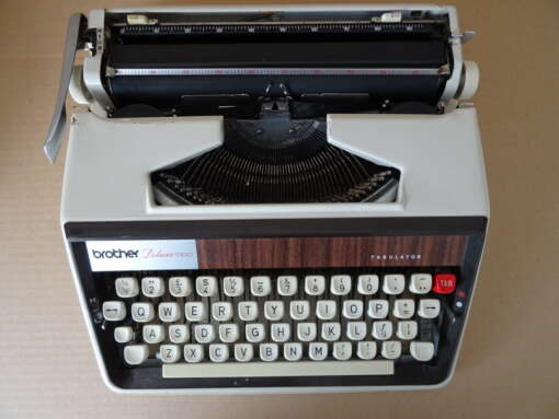 Vintage typemachine Brother Deluxe 1300 Tabulator