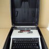 Vintage typemachine Olivetti Dora