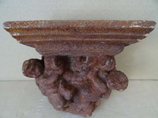 Antieke terracotta console met engelen