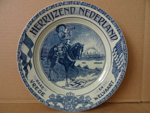 Antiek bord Herrijzend Nederland Societë Ceramique