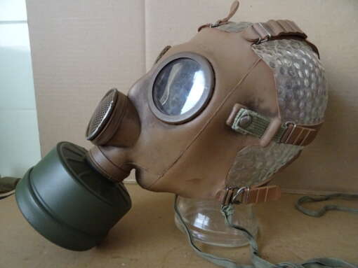 Vintage gasmaskers uit 1970