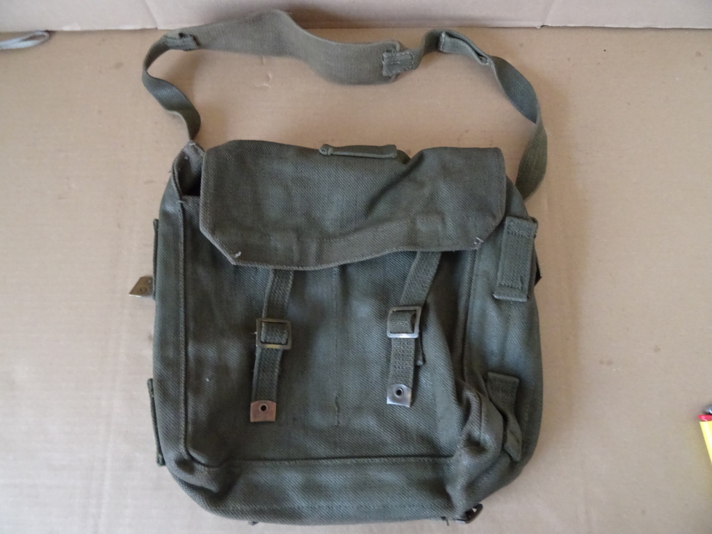 Vintage legerpukkel schoudertas