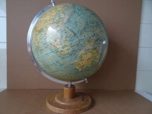 Antieke globe Aardglobe Dr. A. Krause