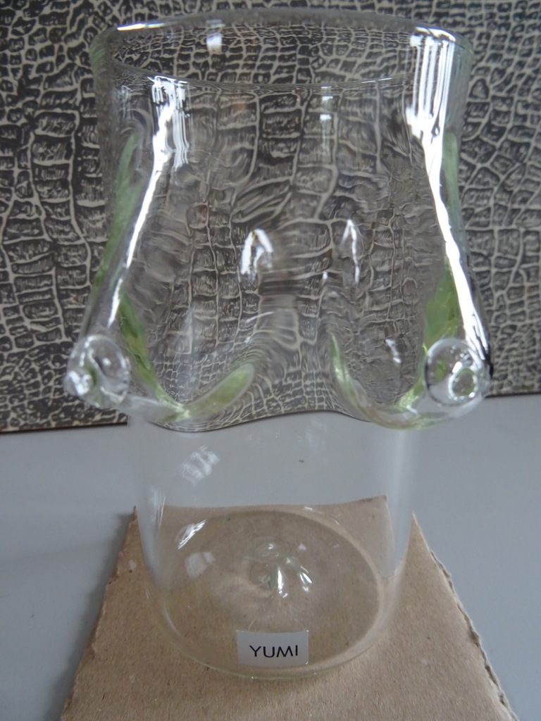 Alternative view of Glaskunst Yumi Ming Hou Chen